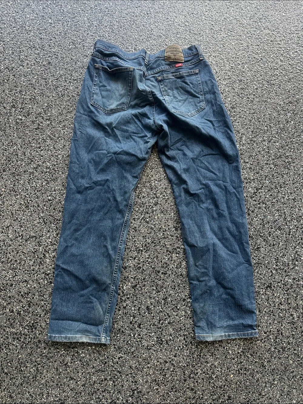Classic Wrangler Men's Blue Denim Jeans 34x32